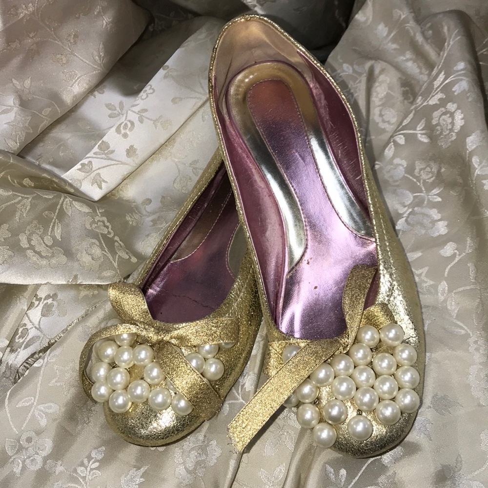 Gold flats with pearls